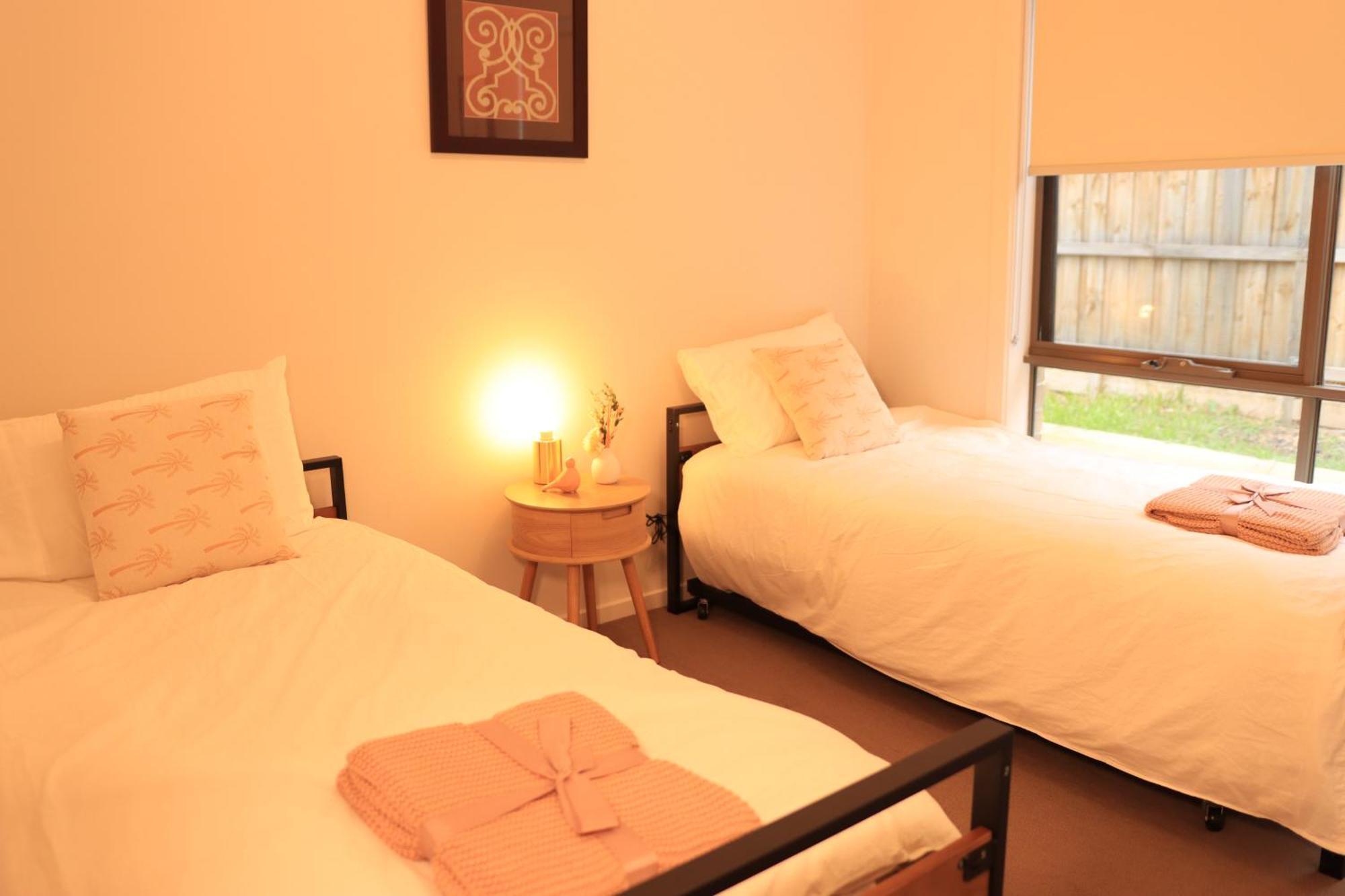 Melbourne Holiday House For 15 Peoples In Sanctuary Lake พอยท์คุก ภายนอก รูปภาพ