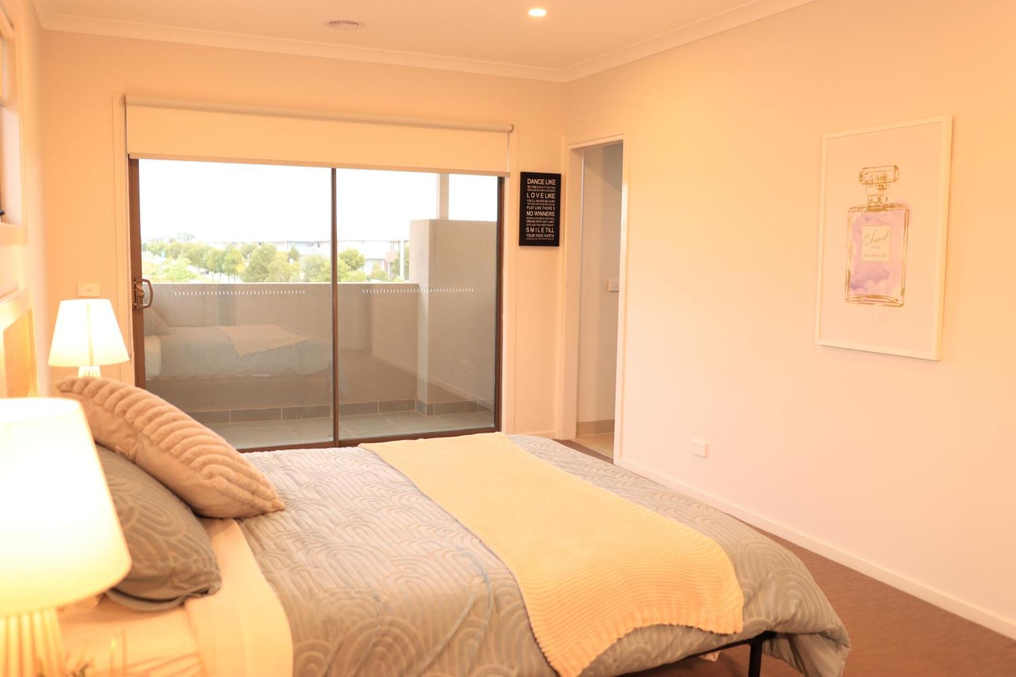 Melbourne Holiday House For 15 Peoples In Sanctuary Lake พอยท์คุก ภายนอก รูปภาพ
