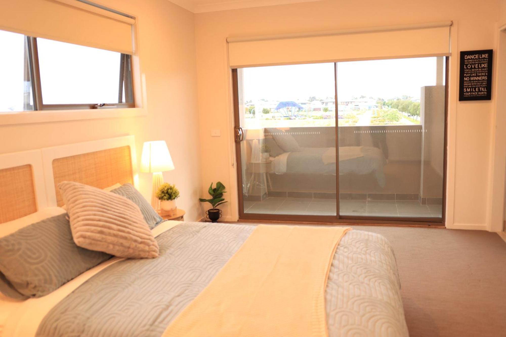 Melbourne Holiday House For 15 Peoples In Sanctuary Lake พอยท์คุก ภายนอก รูปภาพ