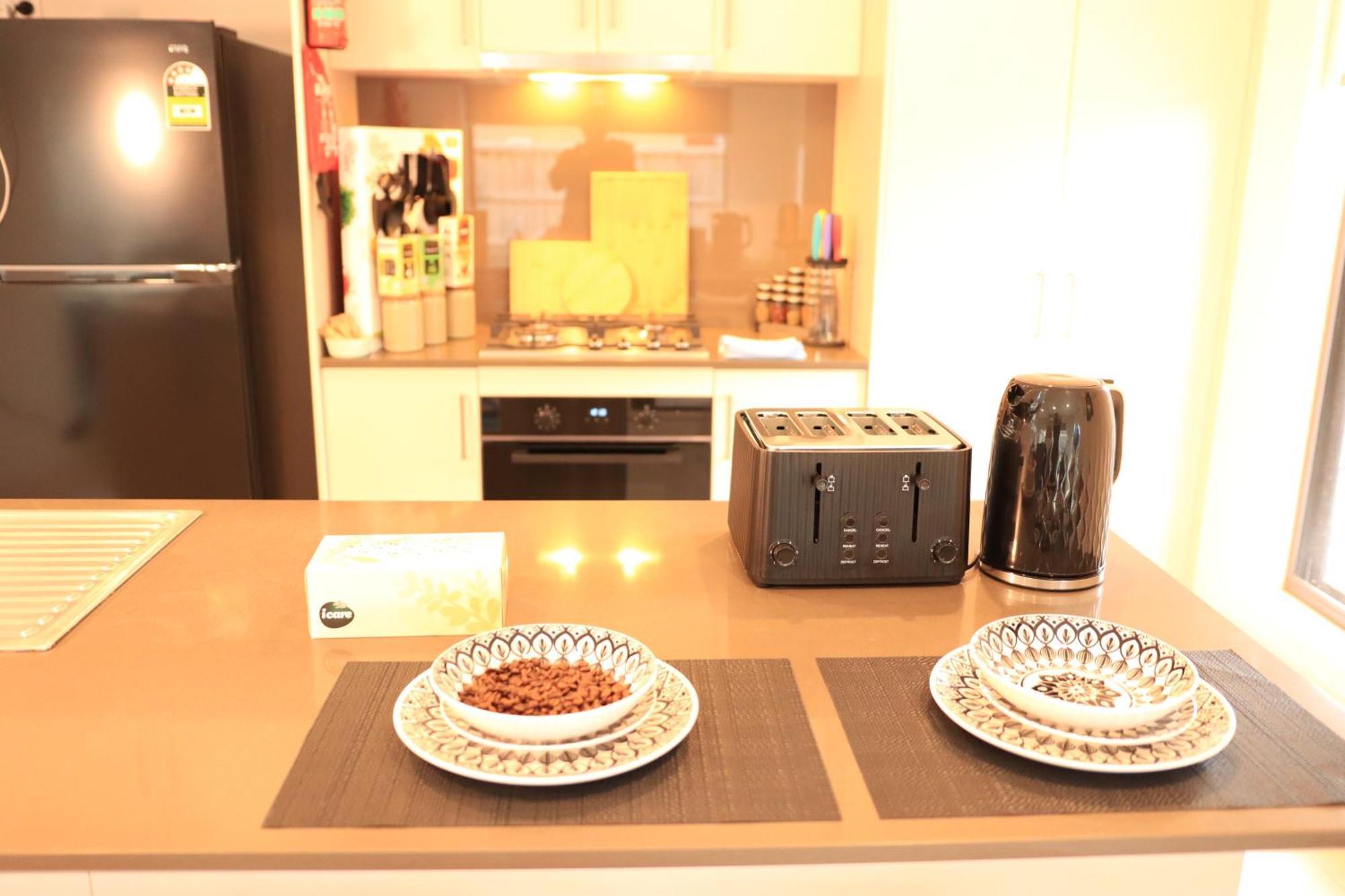 Melbourne Holiday House For 15 Peoples In Sanctuary Lake พอยท์คุก ภายนอก รูปภาพ
