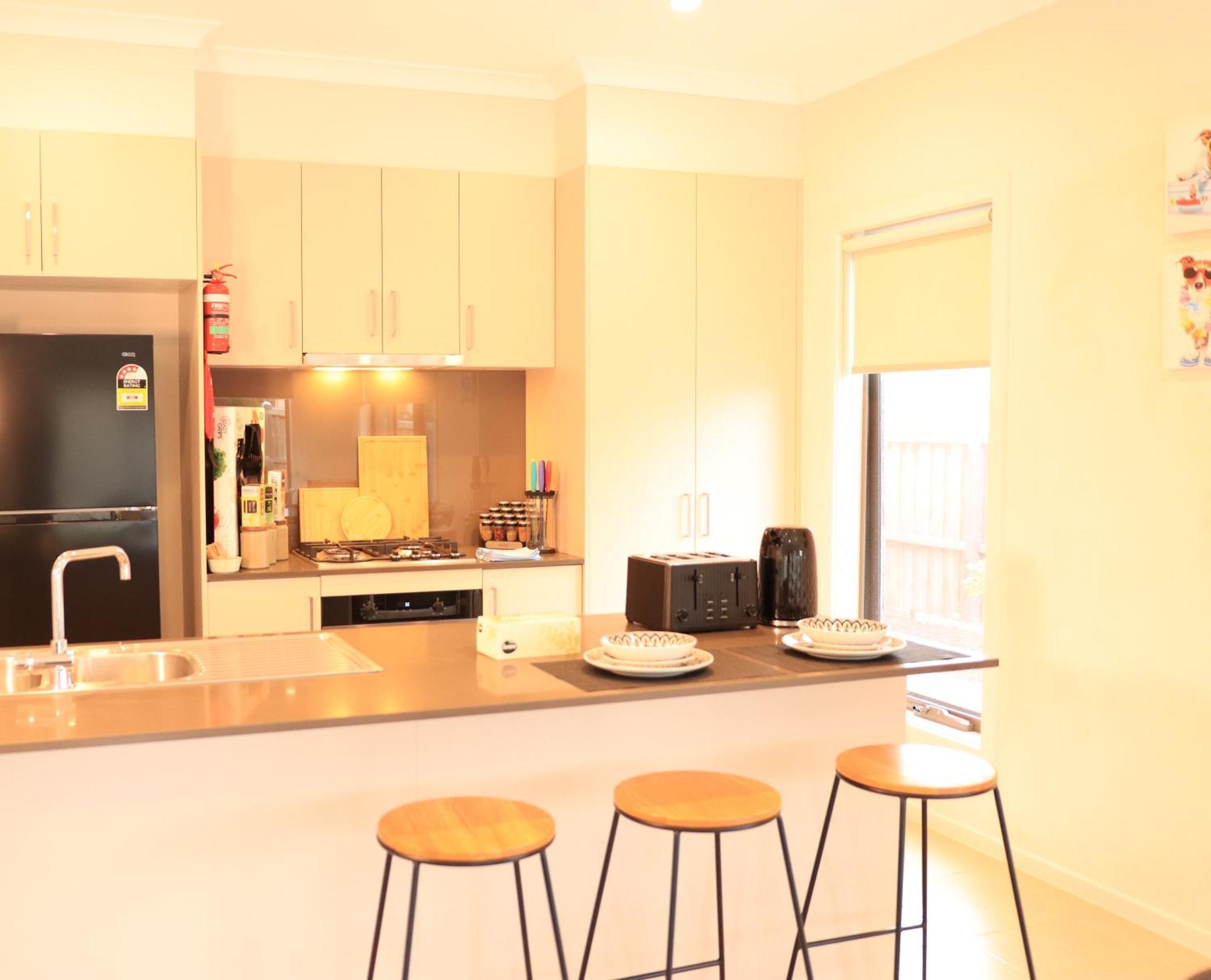 Melbourne Holiday House For 15 Peoples In Sanctuary Lake พอยท์คุก ภายนอก รูปภาพ